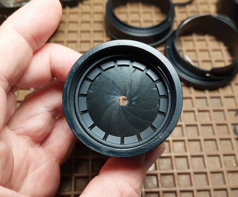 mycie zaoliwionej przysłony – tajemnica upartych plam